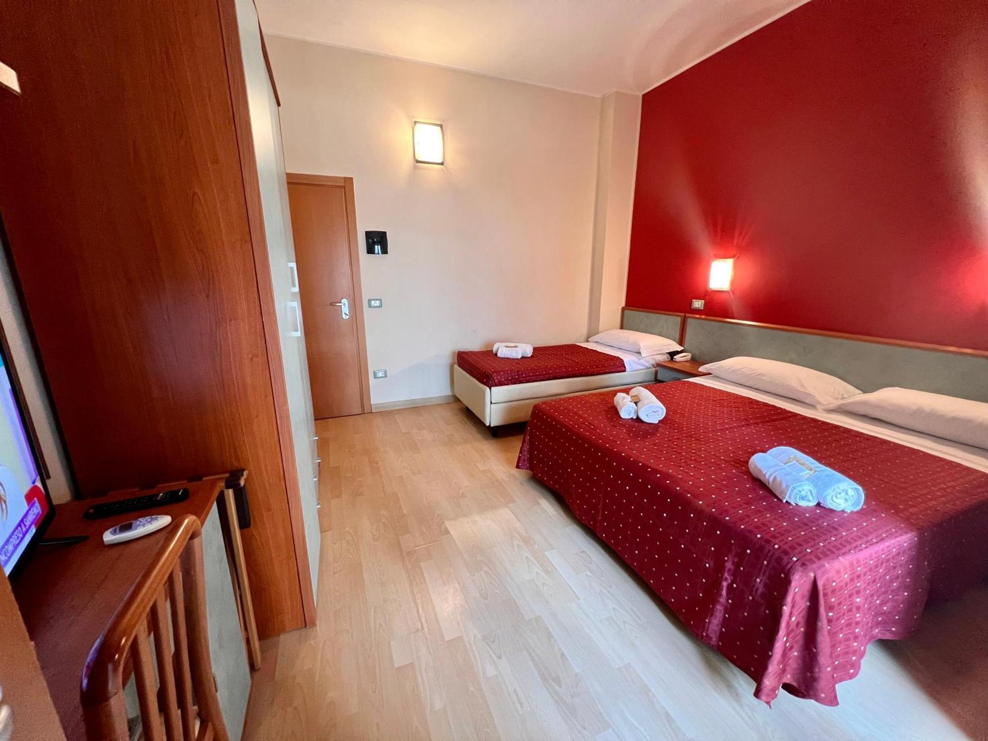 Hotel Villa Tina Cesenatico Exterior photo