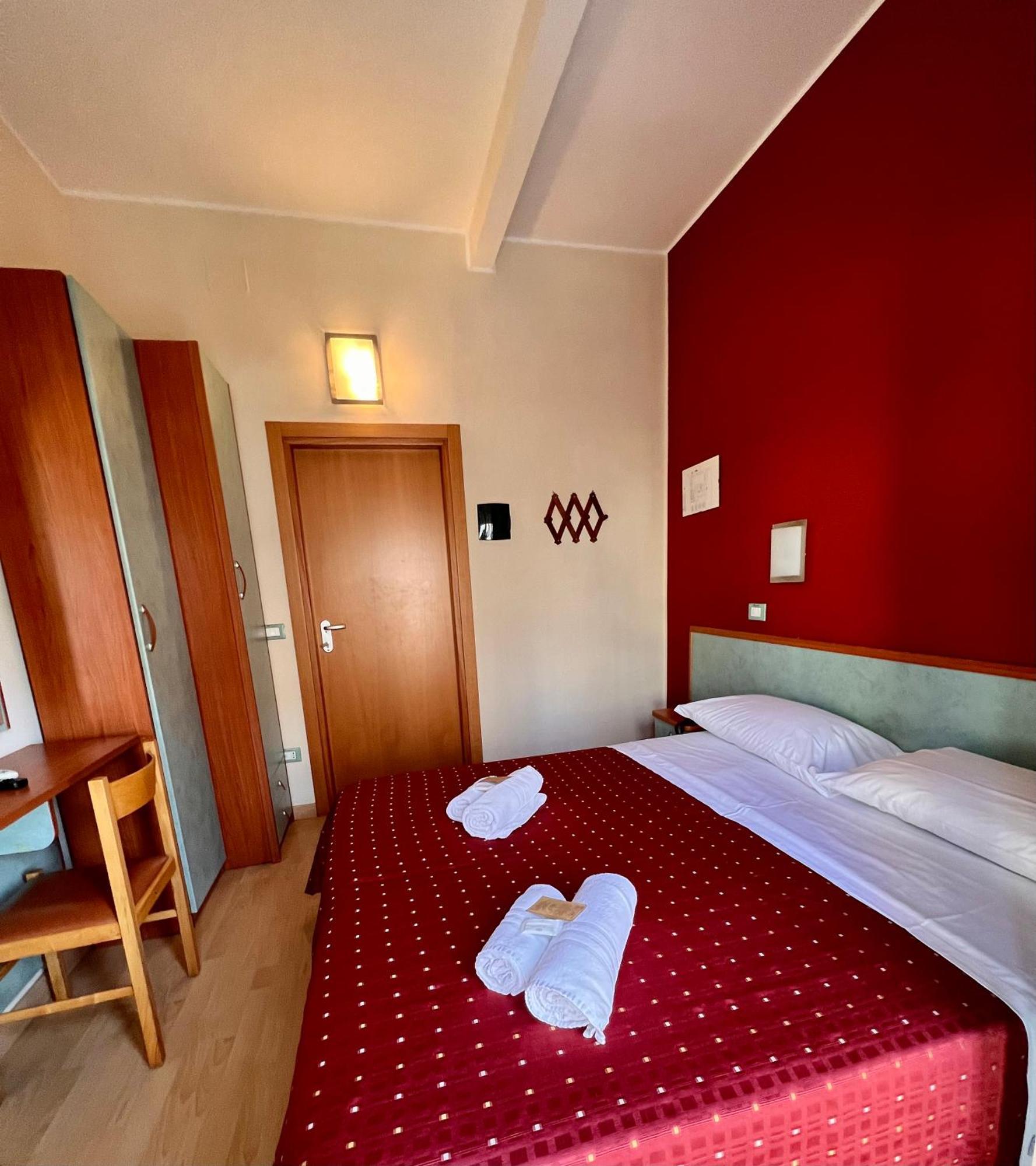Hotel Villa Tina Cesenatico Exterior photo
