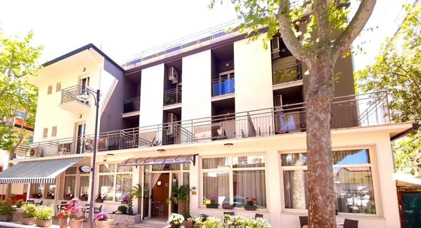 Hotel Villa Tina Cesenatico Exterior photo
